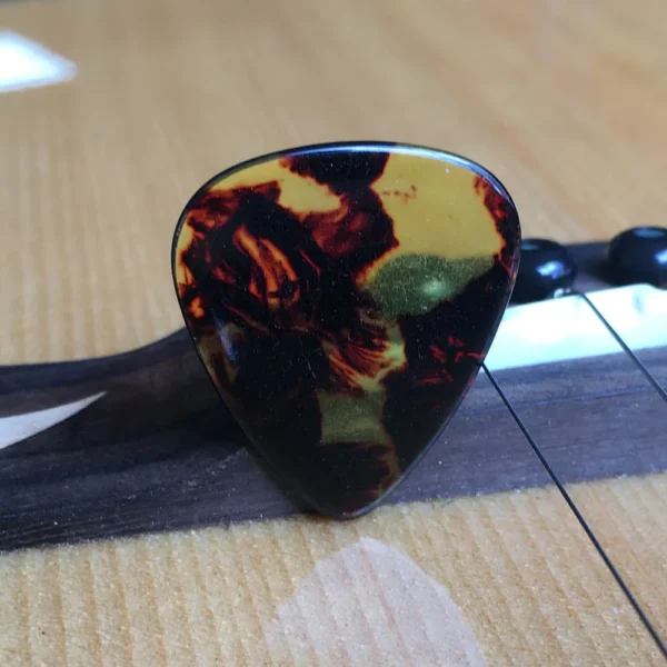 Lots of 100pcs Yellow Tortoise Ultra Heavy 1.5mm Celluloid Guitar Picks Standard Plectra